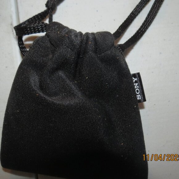 Authentic Sony Bass Boost Wired Earbuds with new earbud tips and carry bag - Picture 2 of 4